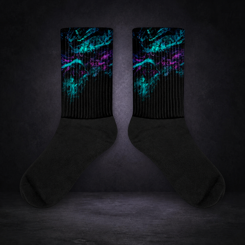 Abstract Statement Socken von NiZED im dunklen Betonraum – sauberes Kollektionscover