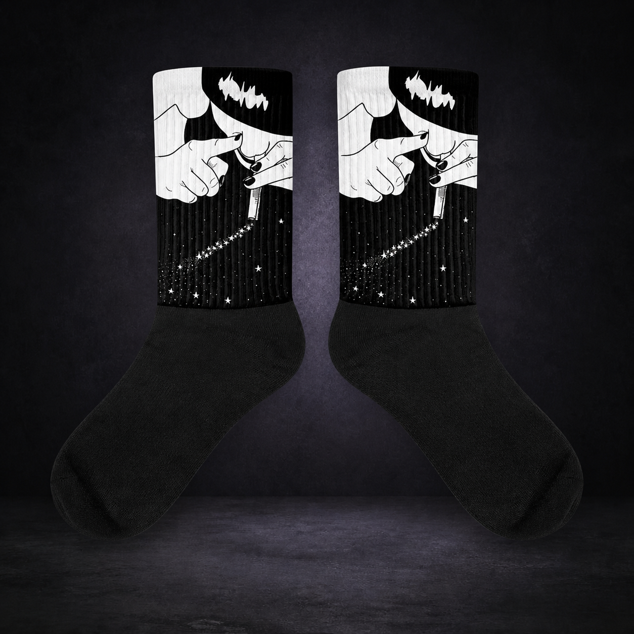 Afterhour Socken von NiZED im dunklen Betonraum – sauberes Kollektionscover