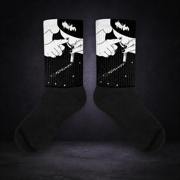 Afterhour Socken von NiZED im dunklen Betonraum – sauberes Kollektionscover
