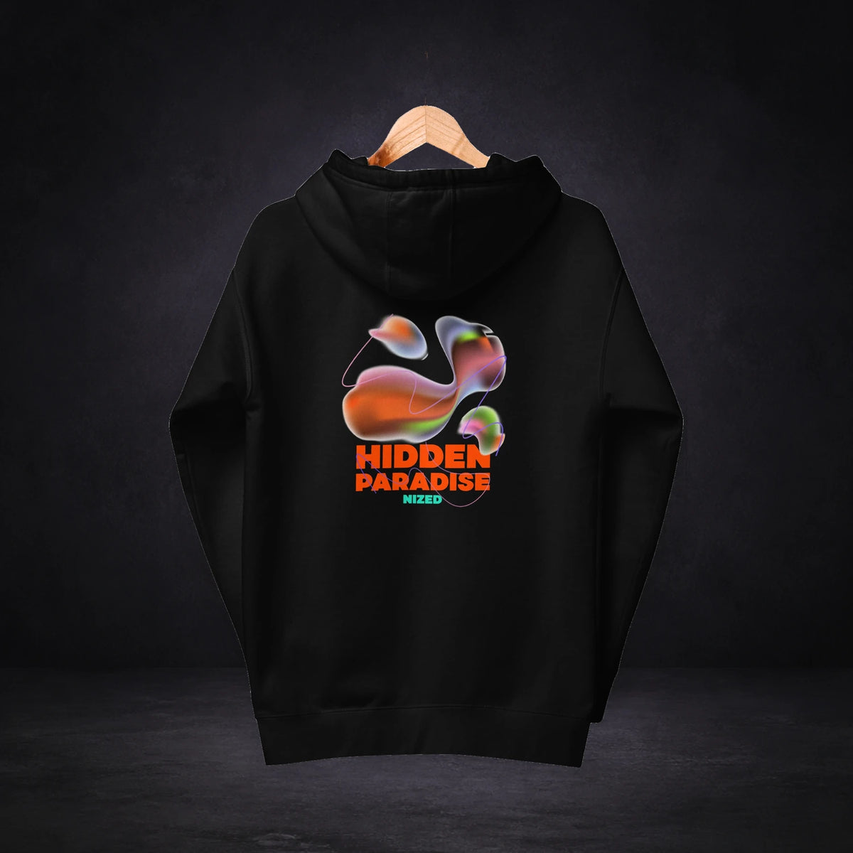 Always Dreaming Hoodie von NiZED in Schwarz, Rückansicht mit Hidden-Paradise-Print vor dunklem Hintergrund