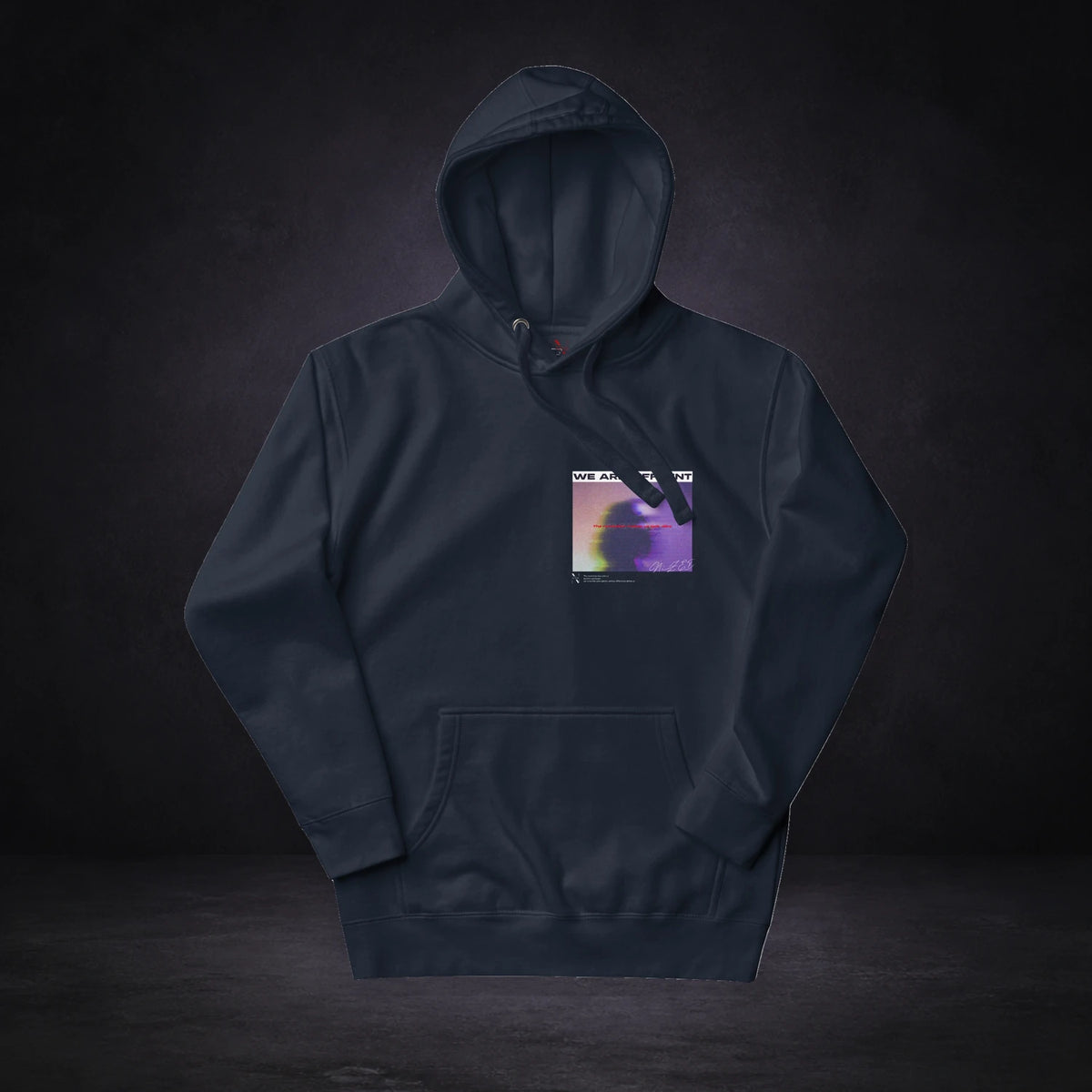 Are Different Hoodie von NiZED in Dunkelblau, Vorderansicht mit kleinem Grafikprint vor dunklem Hintergrund