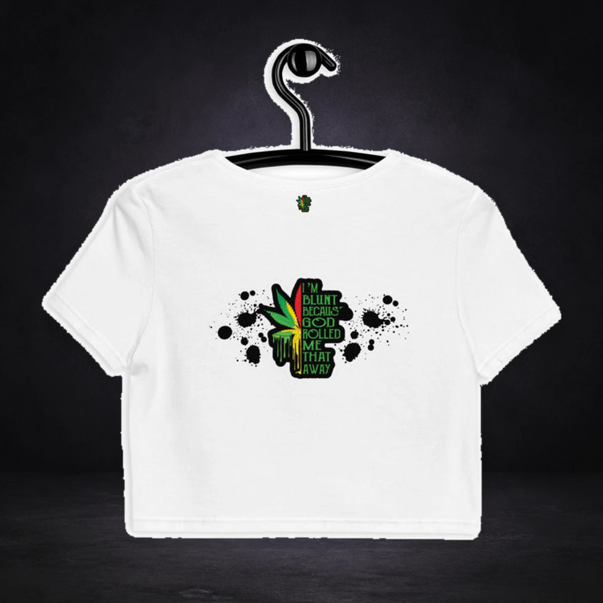 Blunt Dealers Crop Top von NiZED, Rückansicht mit Designprint vor dunklem Betonhintergrund