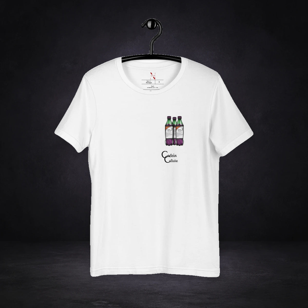 Codein Culture Graphic T-Shirt Design 2 von NiZED, Vorderansicht mit Designprint vor dunklem Betonhintergrund