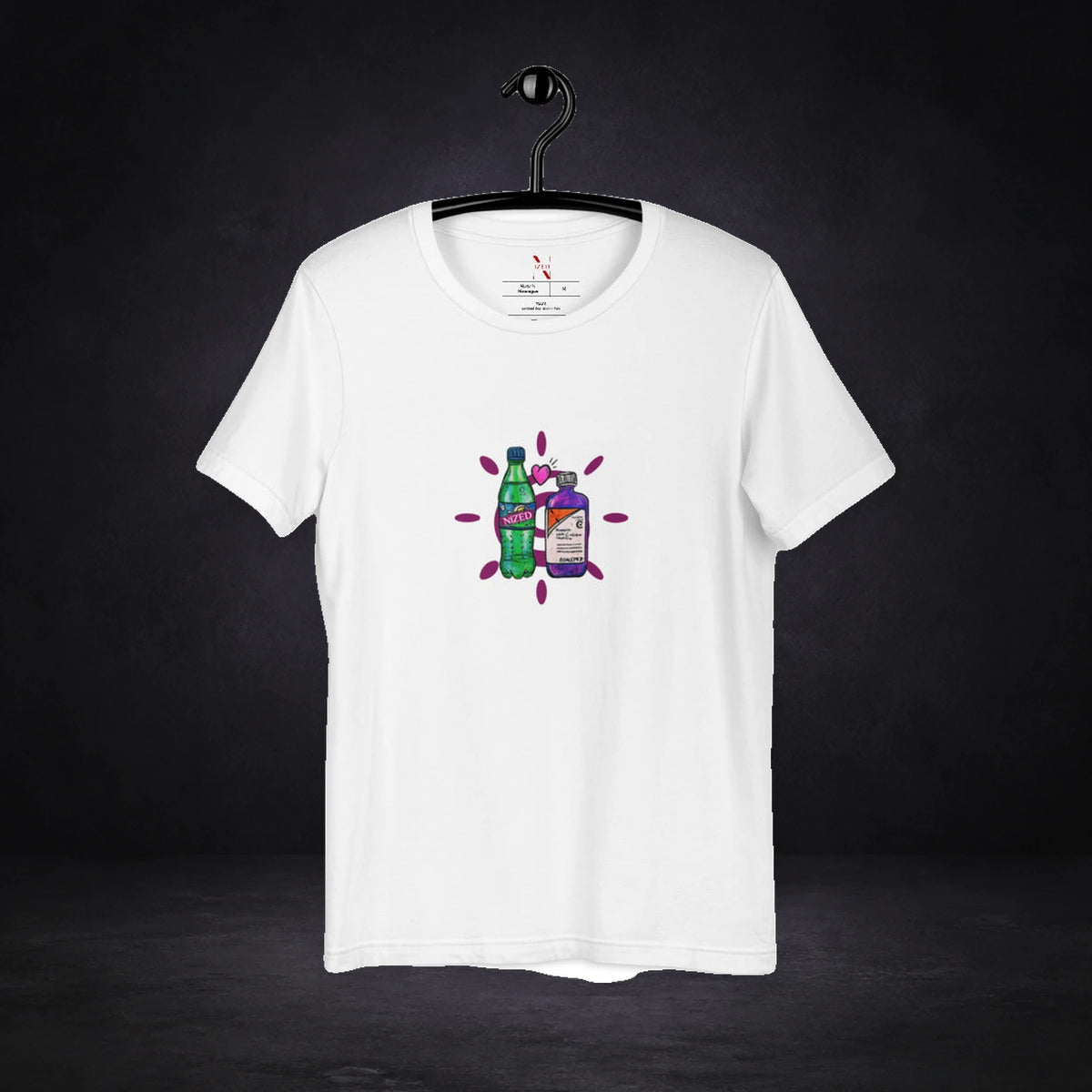 Codein Spirit Graphic T-Shirt Design 2 von NiZED, Vorderansicht mit Designprint vor dunklem Betonhintergrund