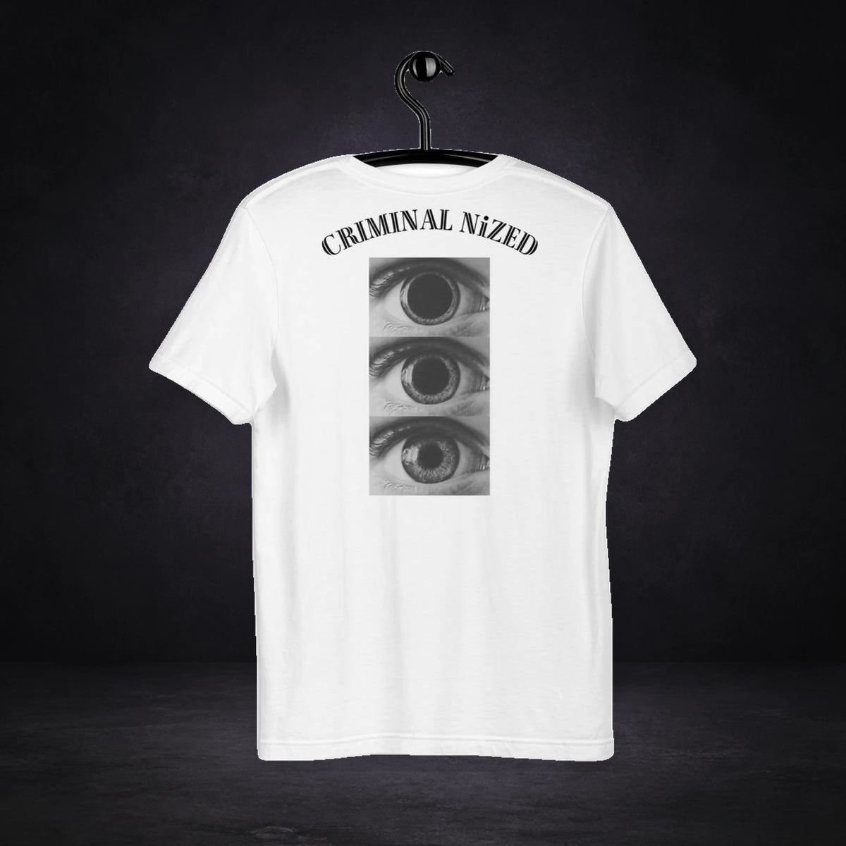 Barcelona Graphic T-Shirt von NiZED, Rückansicht mit Designprint vor dunklem Betonhintergrund