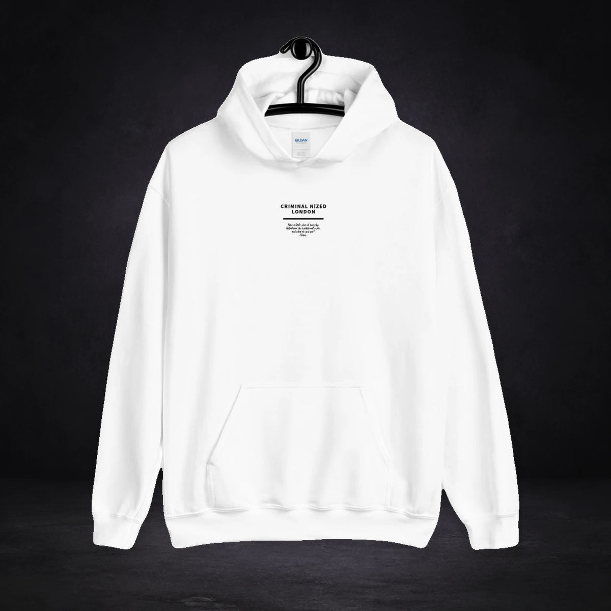 London Graphic Hoodie von NiZED, Vorderansicht mit Designprint vor dunklem Betonhintergrund