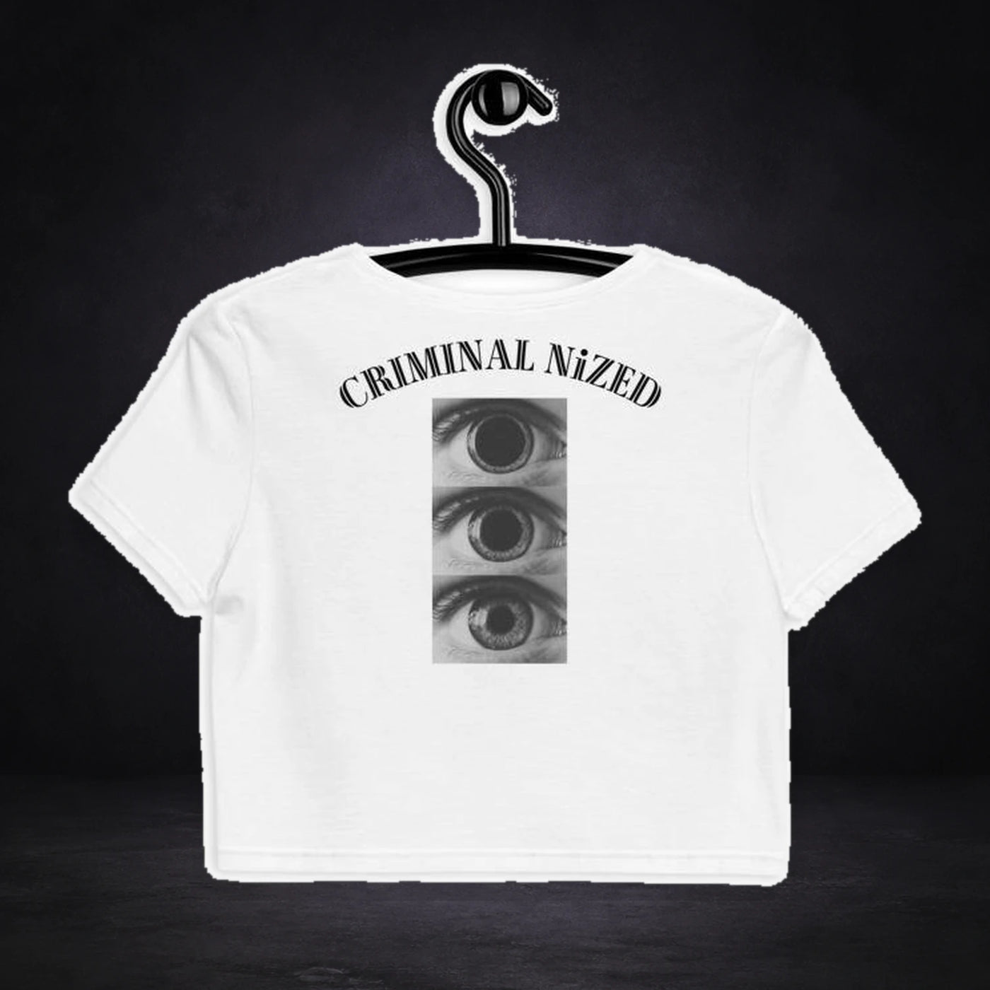 Barcelona Crop Top von NiZED, Rückansicht mit Designprint vor dunklem Betonhintergrund