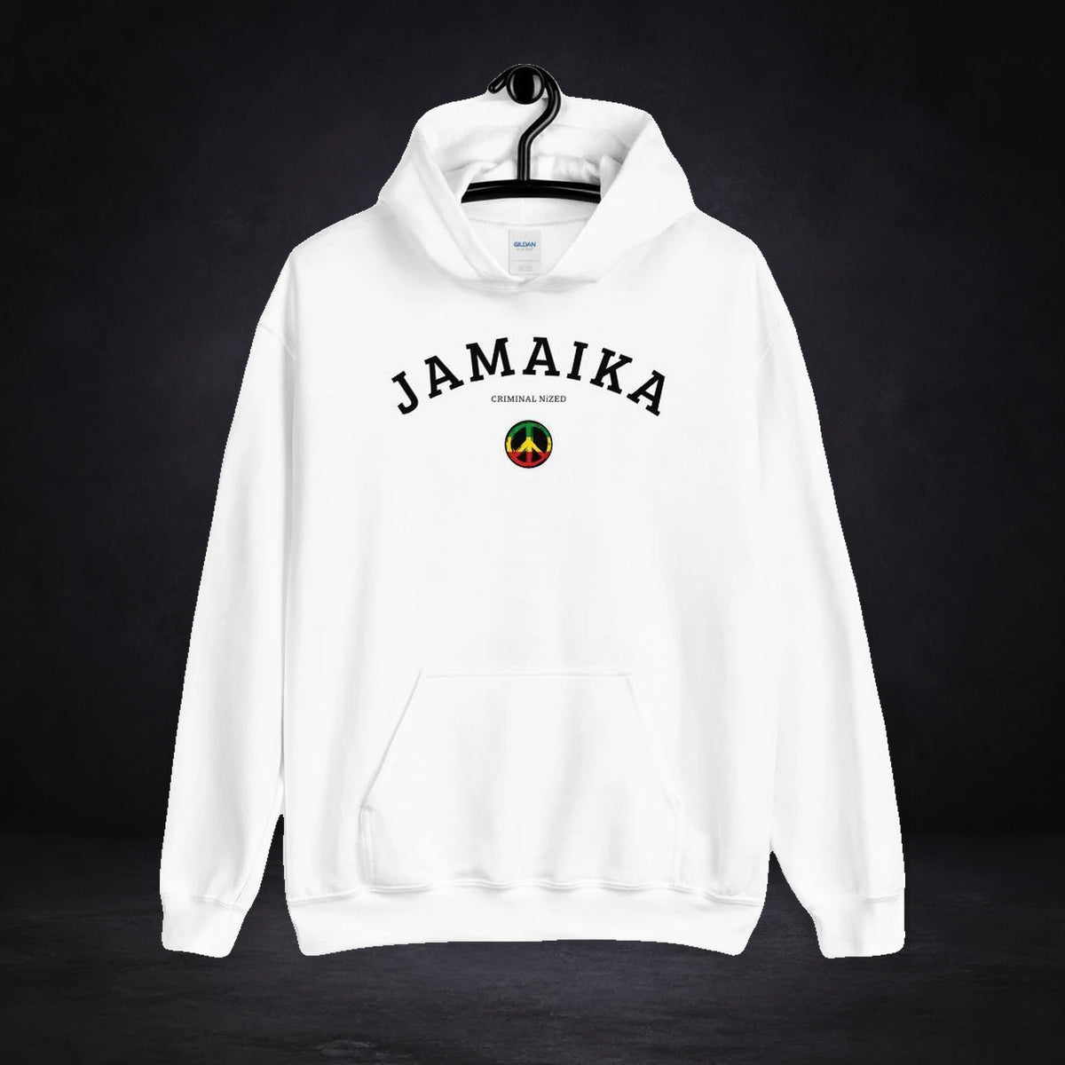 Jamaika Graphic Hoodie von NiZED, Vorderansicht mit Designprint vor dunklem Betonhintergrund