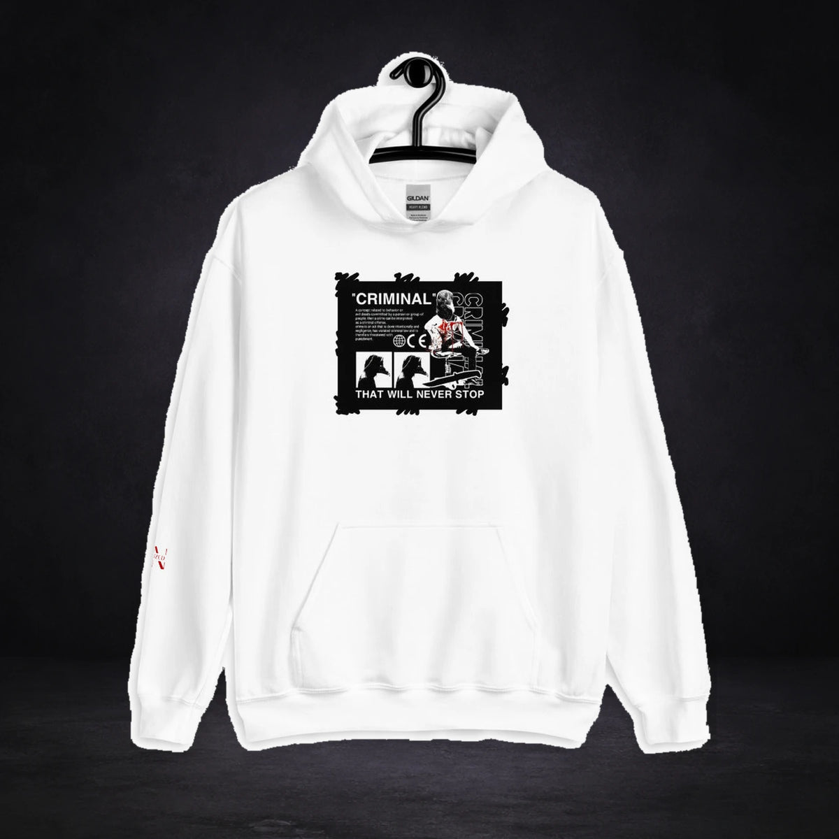 Criminals Never dies Hoodie von NiZED in Weiß, Vorderansicht mit Designprint vor dunklem Betonhintergrund