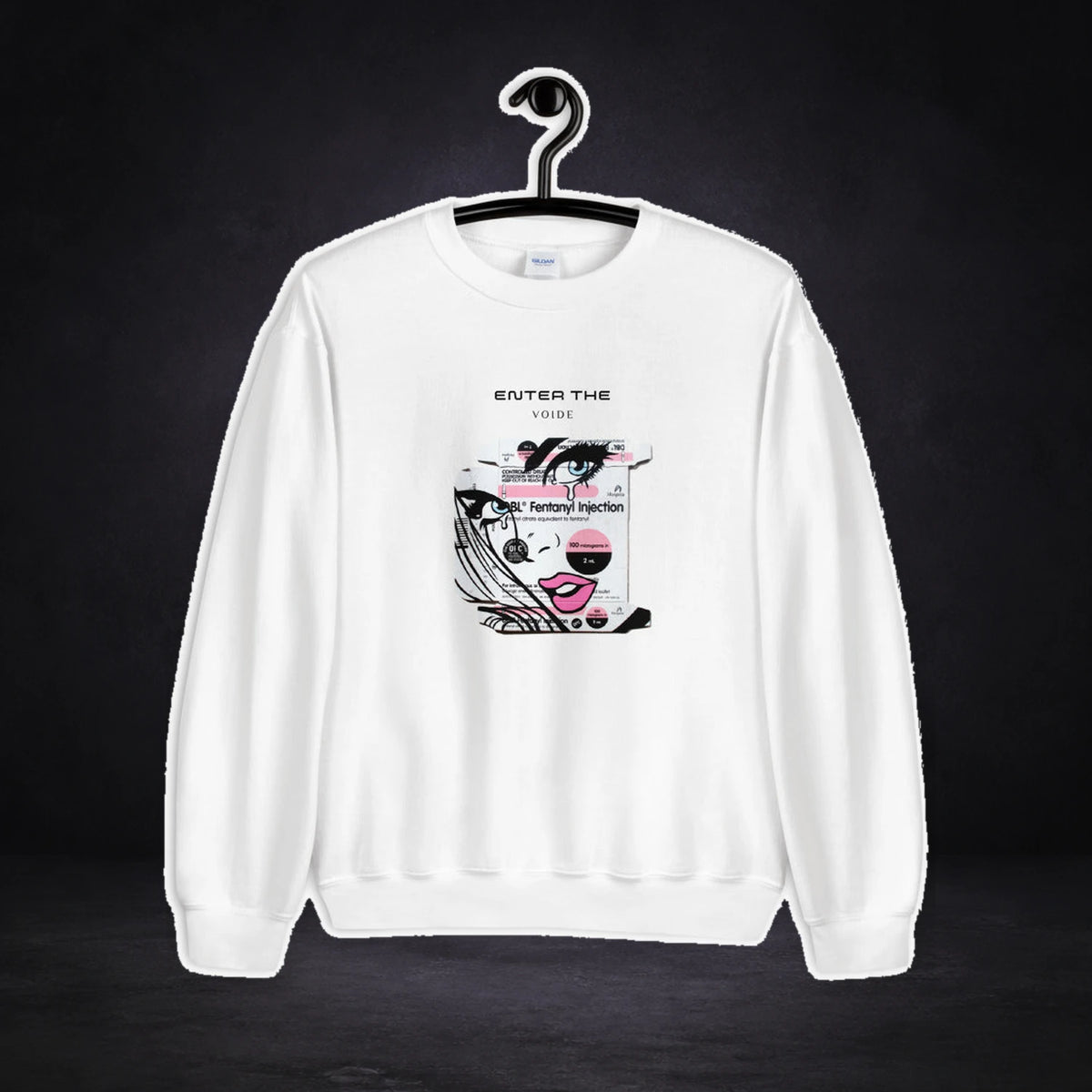 Enter the Voide Sweater von NiZED, Vorderansicht mit Designprint vor dunklem Betonhintergrund