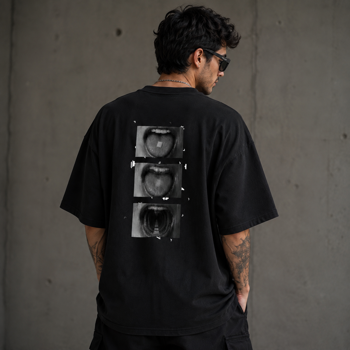 AFTERTASTE Oversized T-Shirt am Model Rueckenansicht als NiZED Fit Check – KI-generierte Darstellung