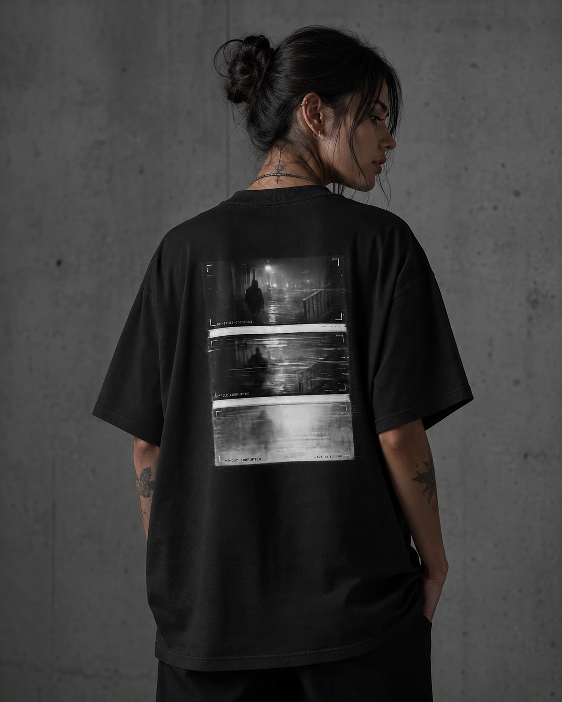 Memory Leak Oversized T-Shirt an weiblichem Model als NiZED Fit Check – KI-generierte Darstellung