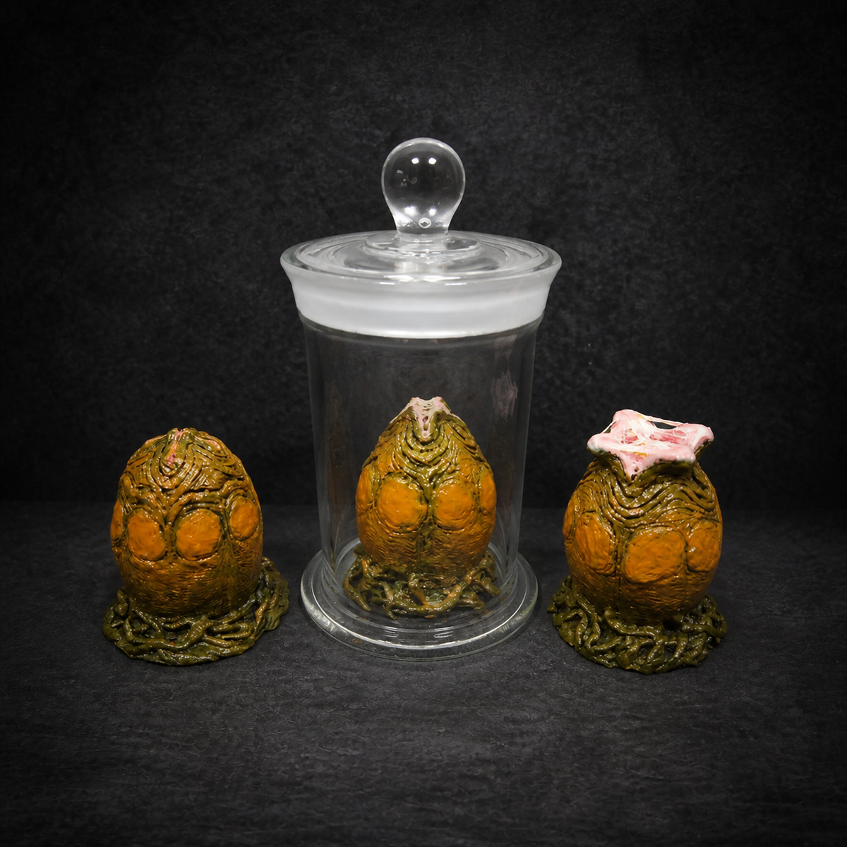 Xenomorph Egg Design 2 – neutrales dunkles NiZED Kollektionscover