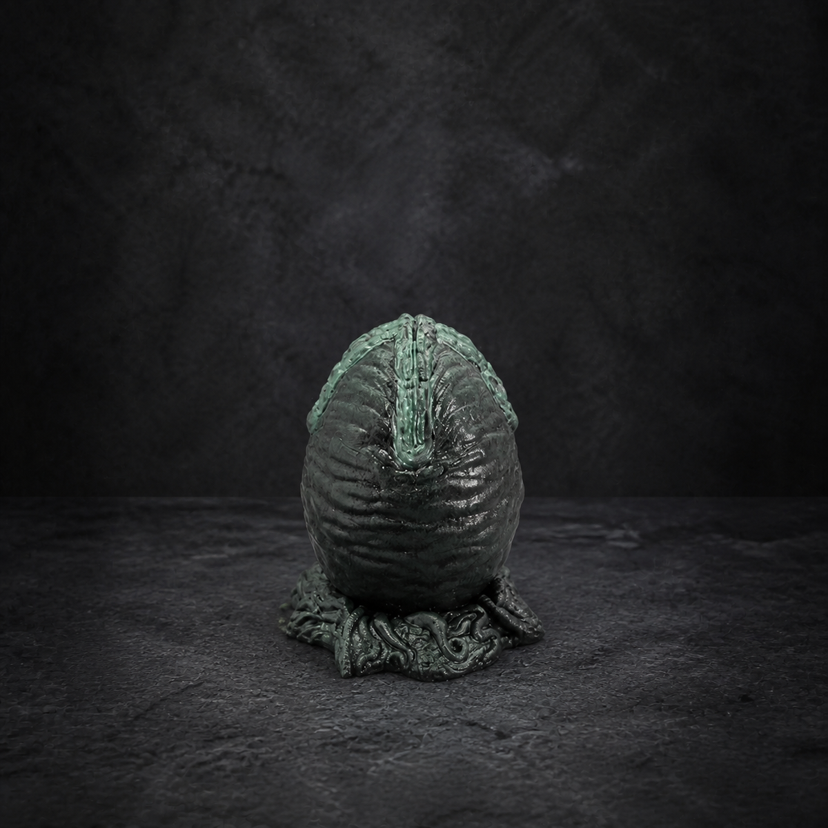 Xenomorph Egg – neutrales dunkles NiZED Kollektionscover