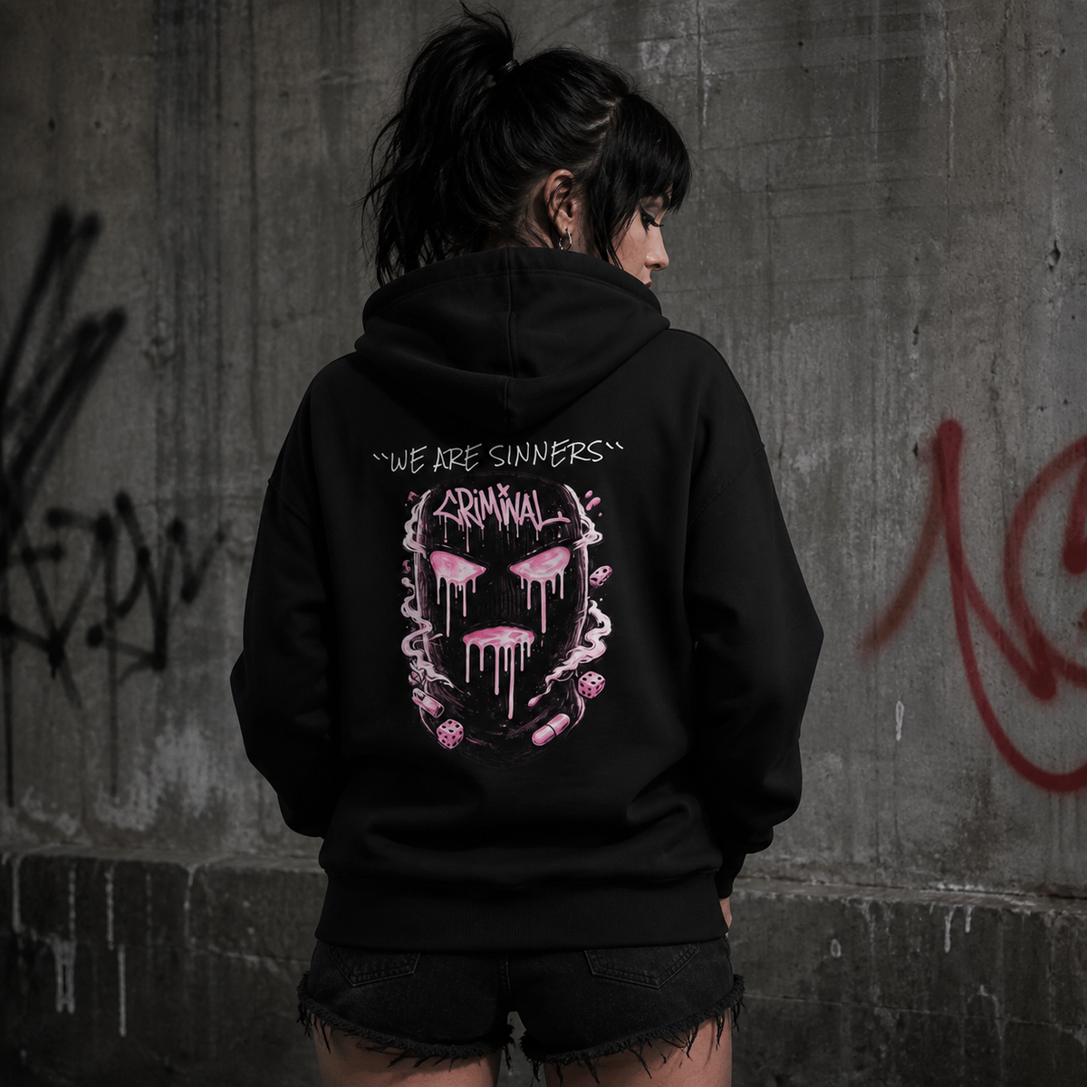 We Are Sinners Hoodie am weiblichen Model mit Backprint als NiZED Fit Check – KI-generierte Darstellung