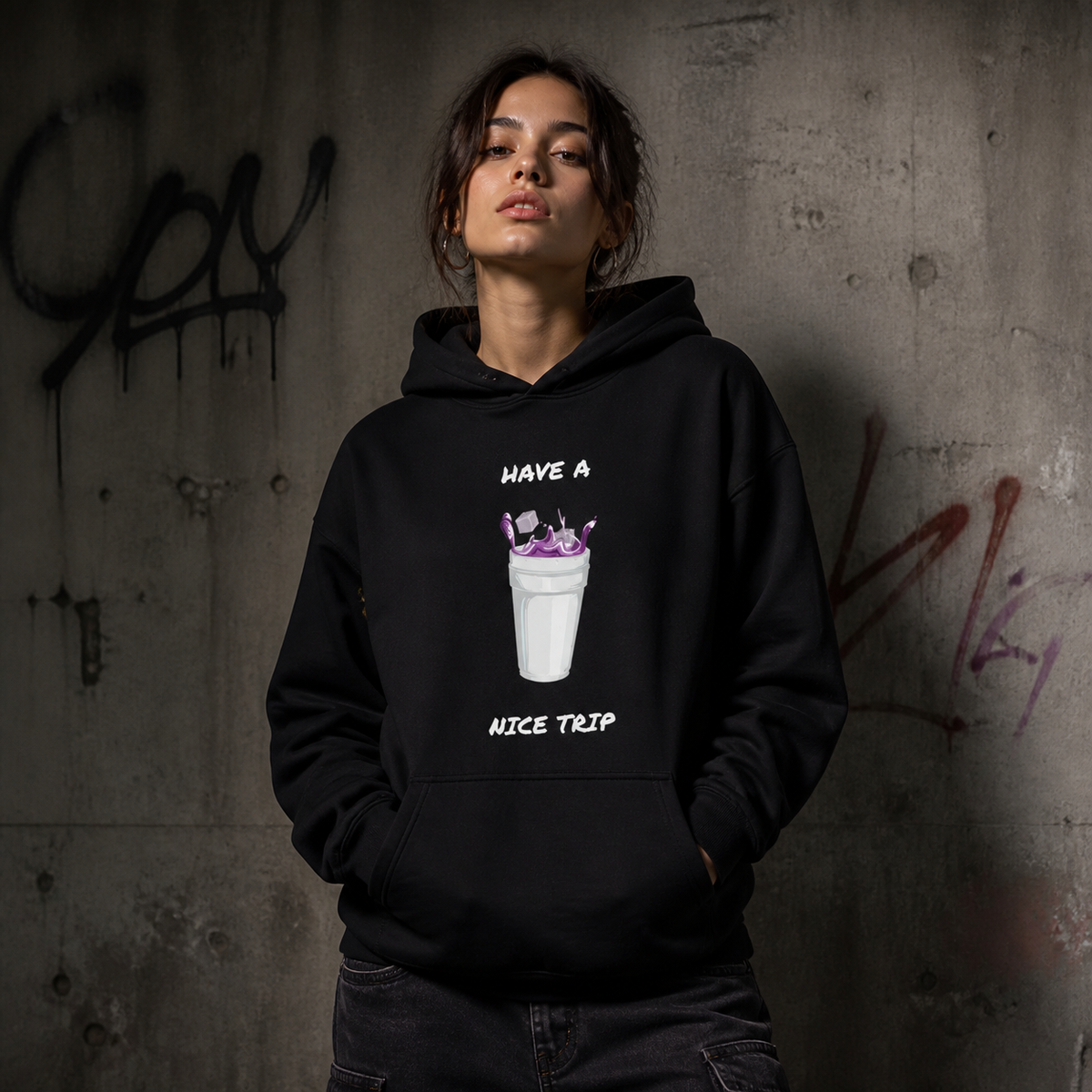 Have A Nice Trip Hoodie am weiblichen Model als NiZED Fit Check – KI-generierte Darstellung