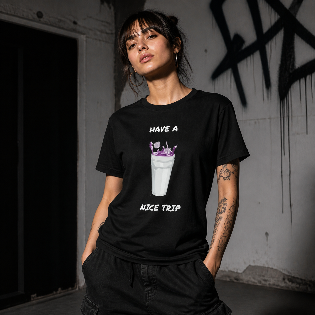 Have a Nice Trip T-Shirt Damen Model Frontansicht - KI-generierte Darstellung