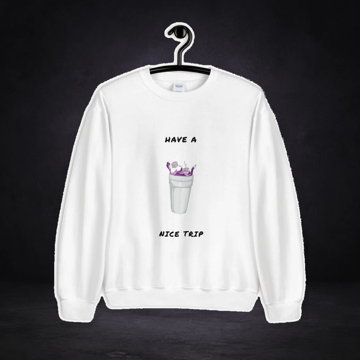 Have a Nice Trip Sweater von NiZED, Vorderansicht mit Designprint vor dunklem Betonhintergrund