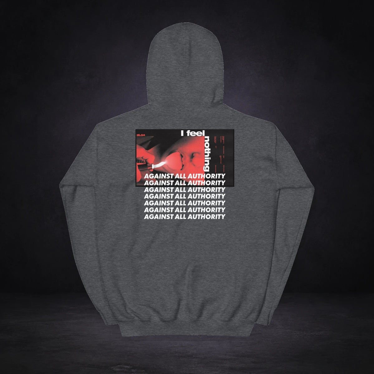 Against All Authority Hoodie von NiZED in Anthrazit, Vorderansicht mit Against-All-Authority-Print vor dunklem Hintergrund