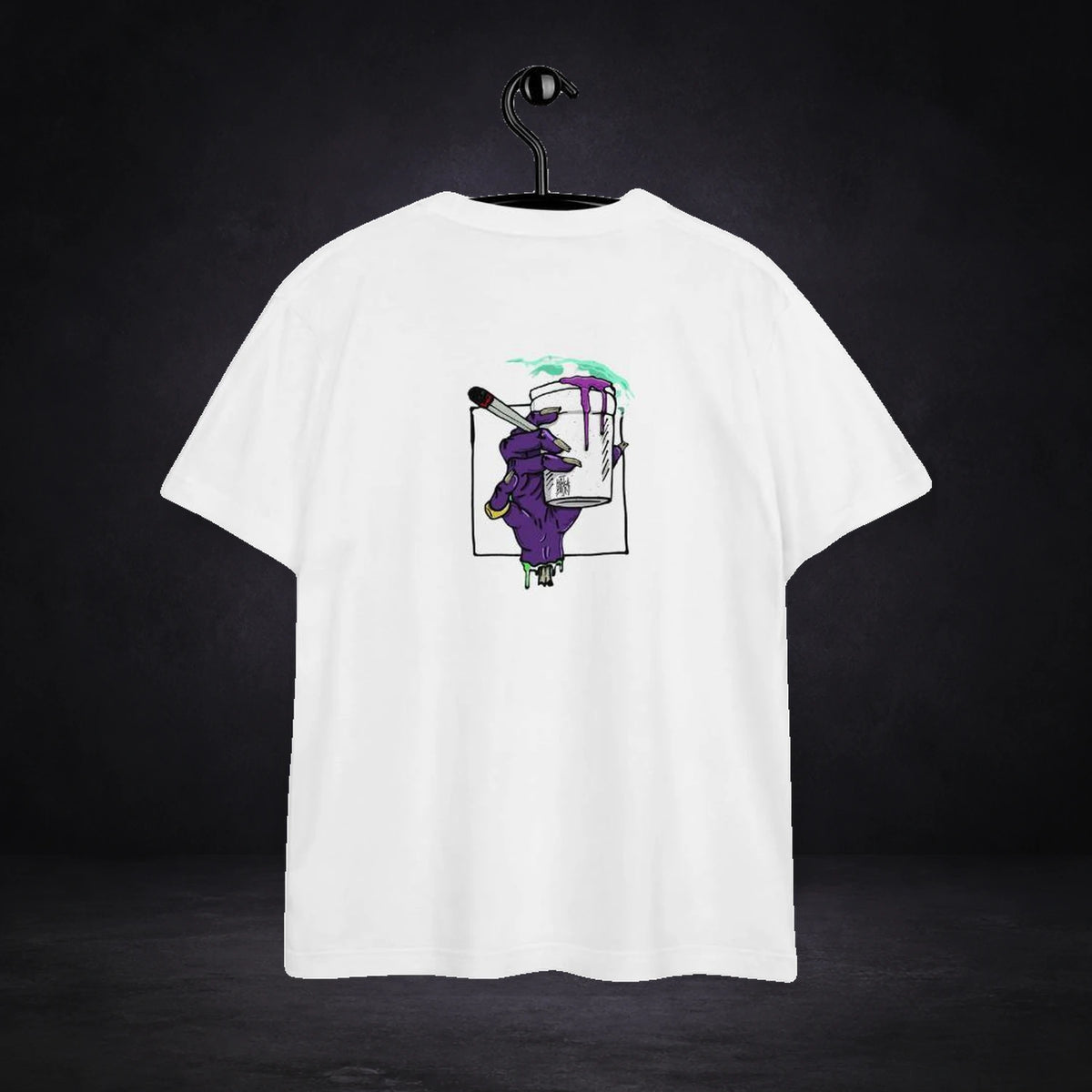 Lean Back and Relax Tshirt von NiZED, Rückansicht mit Designprint vor dunklem Betonhintergrund