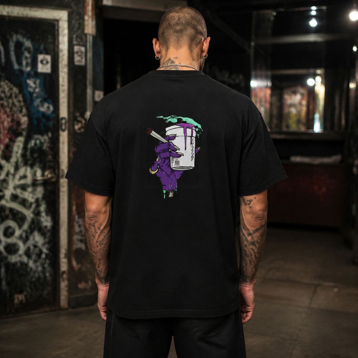 Lean Back and Relax T-Shirt Herren Model Rückenansicht - KI-generierte Darstellung