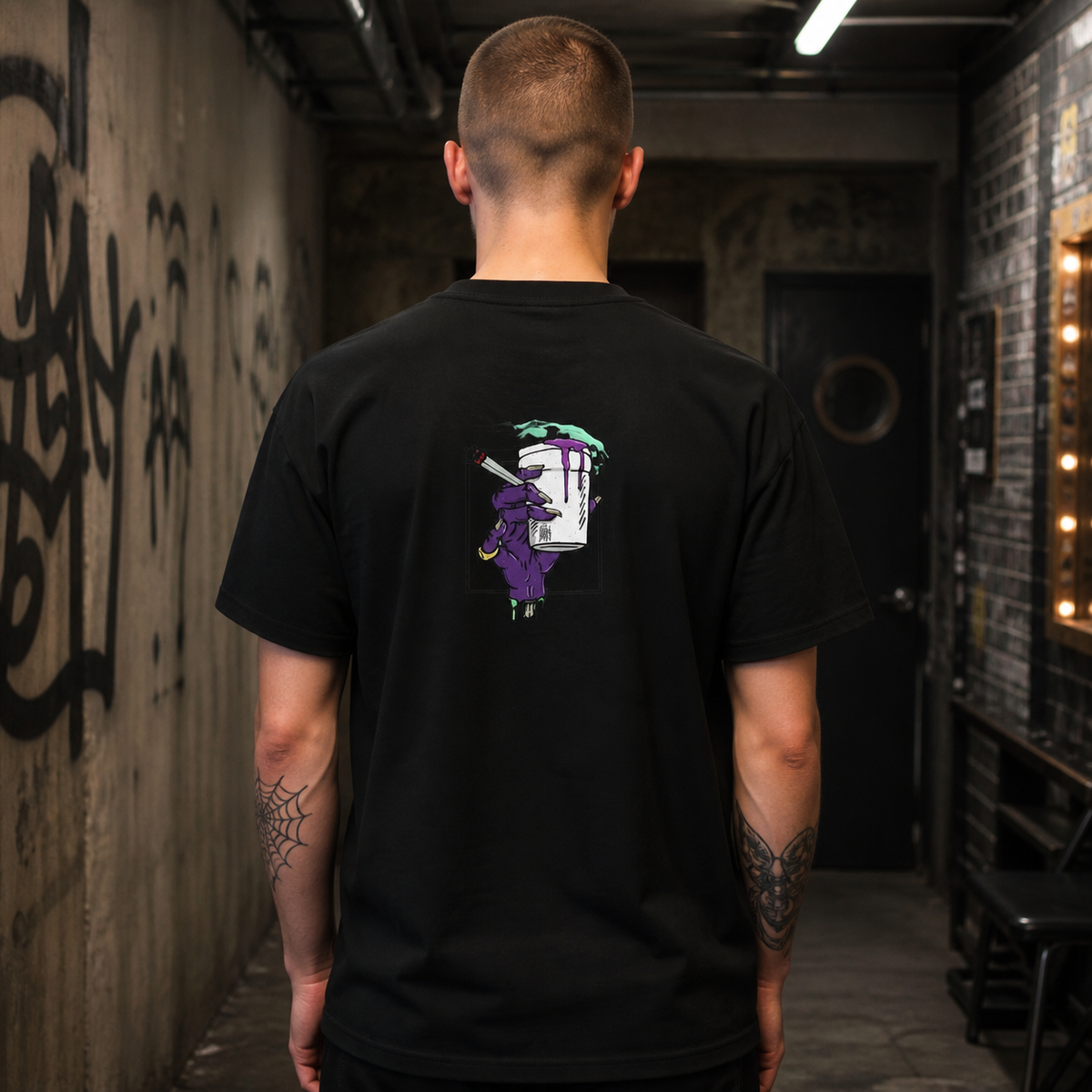 Lean Back Graphic T-Shirt Design 2 Herren Model Rückenansicht - KI-generierte Darstellung