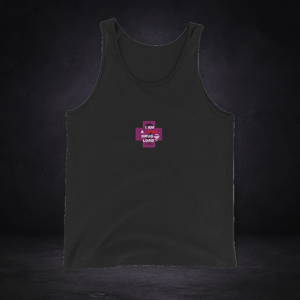 Legal Drug Tank Top von NiZED, Vorderansicht mit Designprint vor dunklem Betonhintergrund