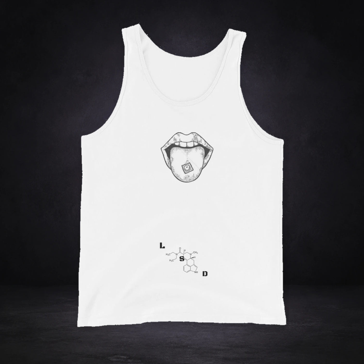 EL S DE Tank Top von NiZED, Vorderansicht mit Designprint vor dunklem Betonhintergrund
