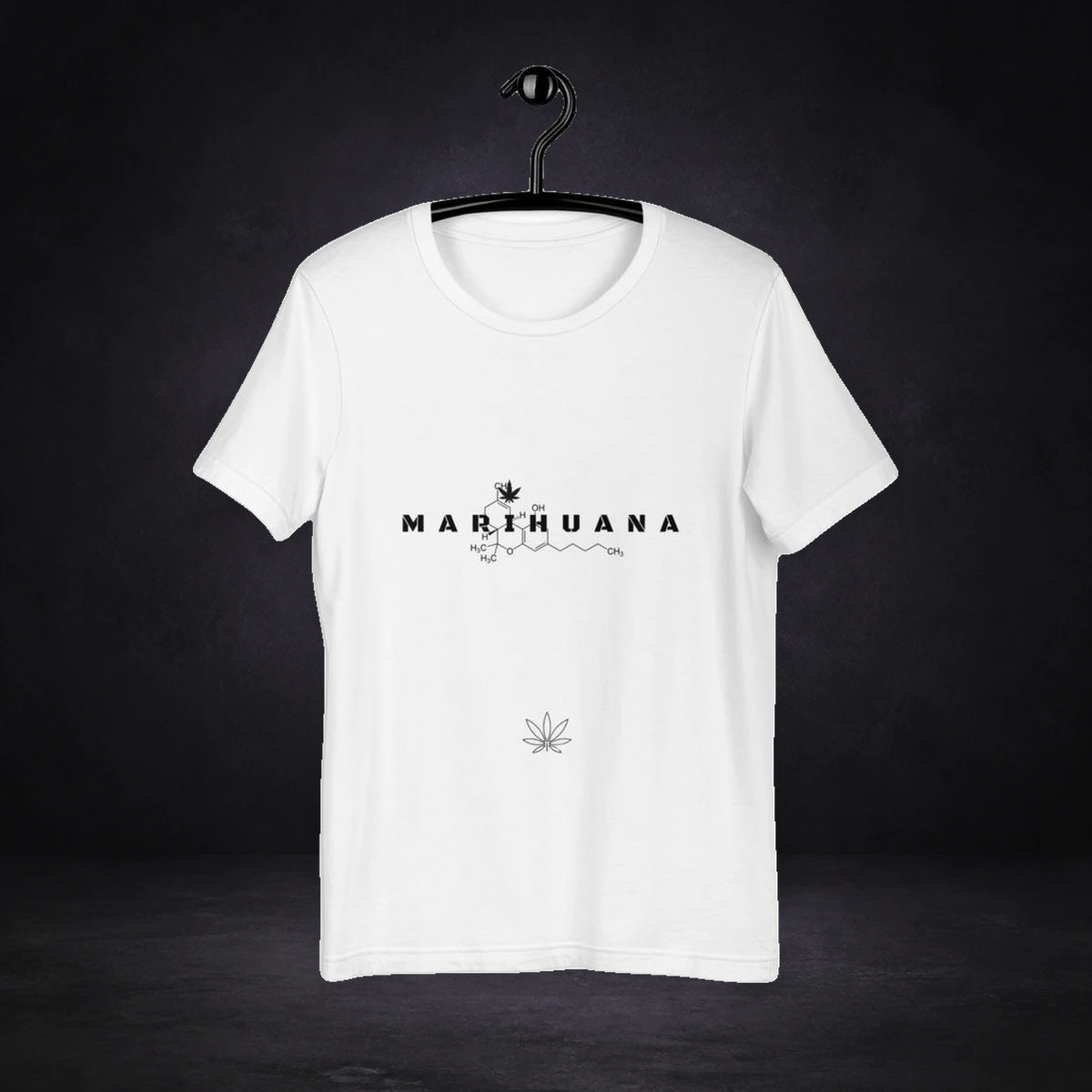 Marihuana Pulse Graphic T-Shirt von NiZED, Vorderansicht mit Designprint vor dunklem Betonhintergrund
