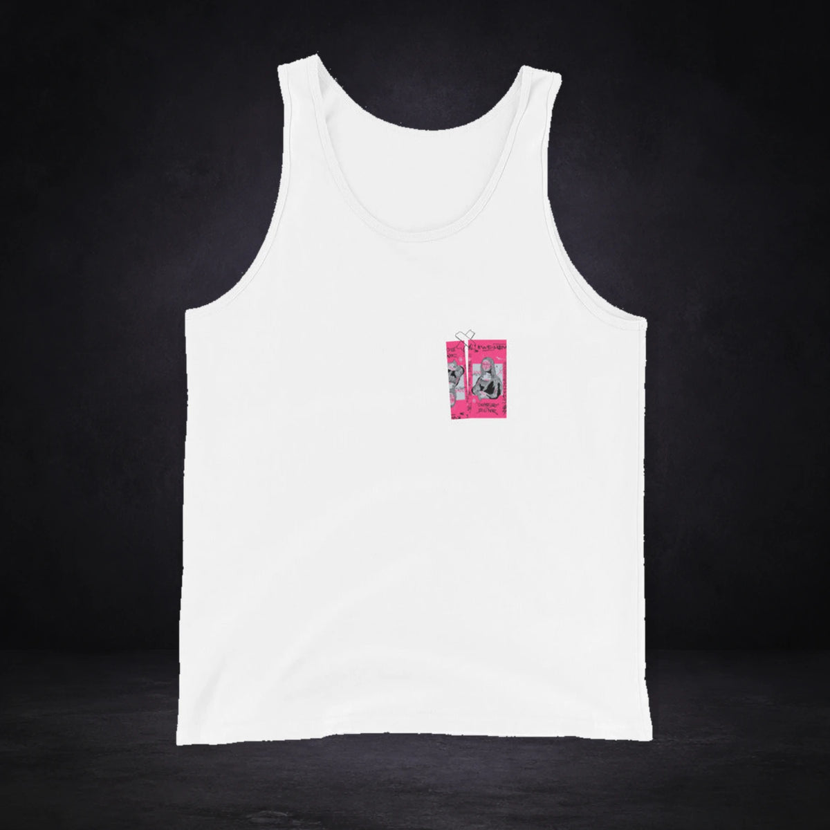 Mon Cee Tank-Top von NiZED, Vorderansicht mit Designprint vor dunklem Betonhintergrund
