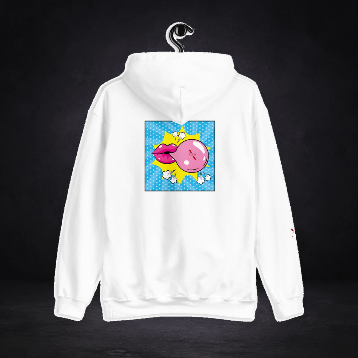 Bubble Graphic Hoodie von NiZED in Weiß, Rückansicht mit Designprint vor dunklem Betonhintergrund