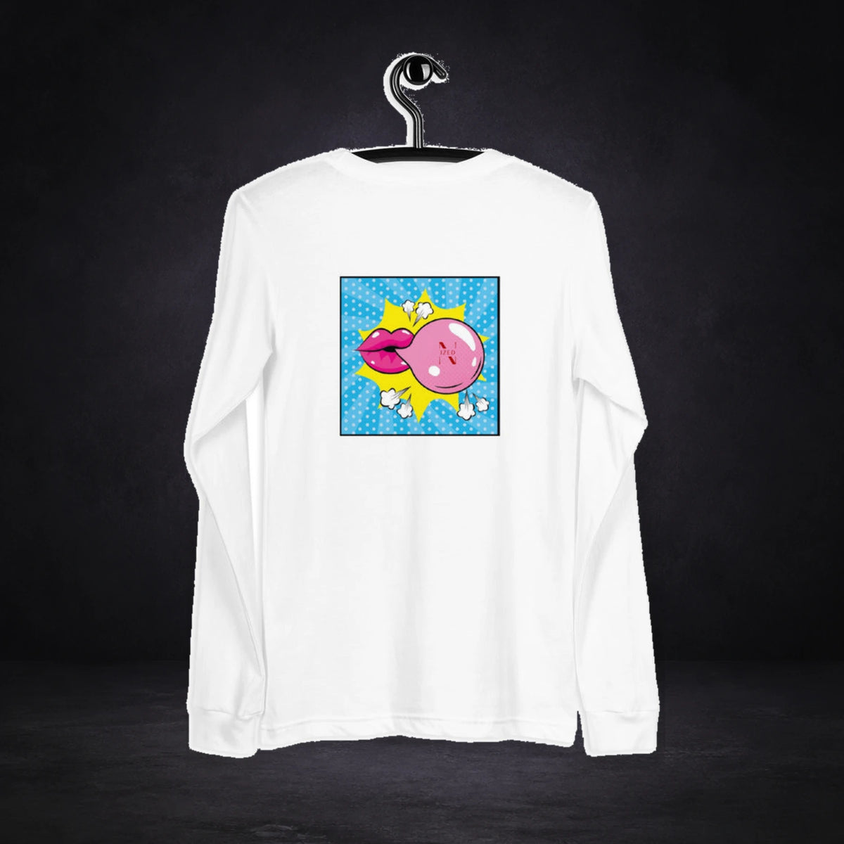 Bubble Graphic T-Shirt von NiZED, Rückansicht mit Designprint vor dunklem Betonhintergrund