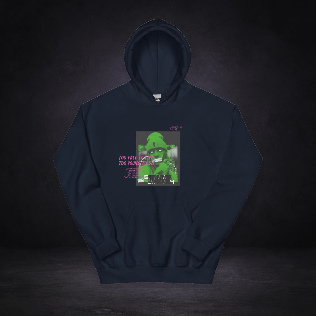 Feat Graphic Hoodie von NiZED, Vorderansicht mit Designprint vor dunklem Betonhintergrund