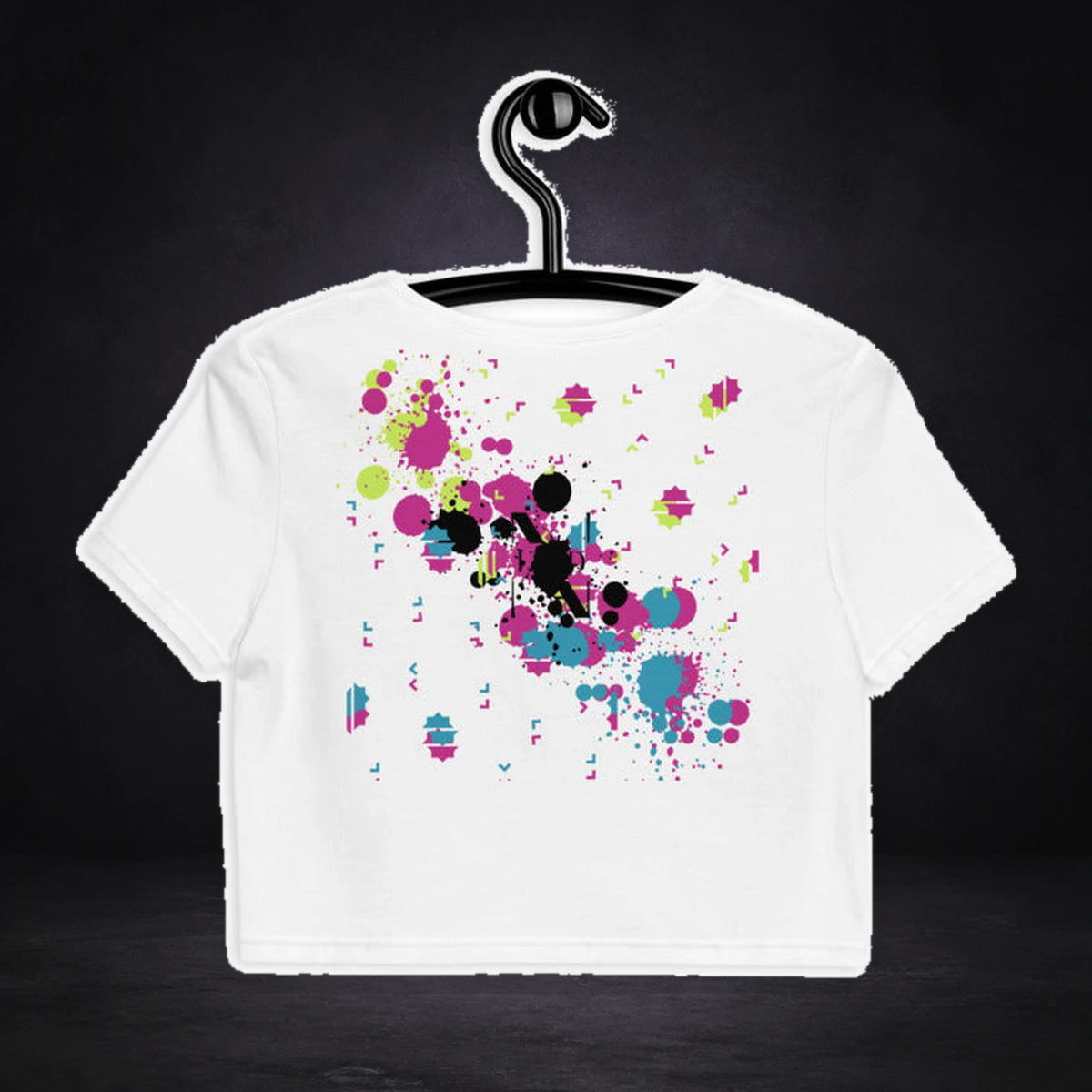 Optics Crop Top von NiZED, Rückansicht mit Designprint vor dunklem Betonhintergrund