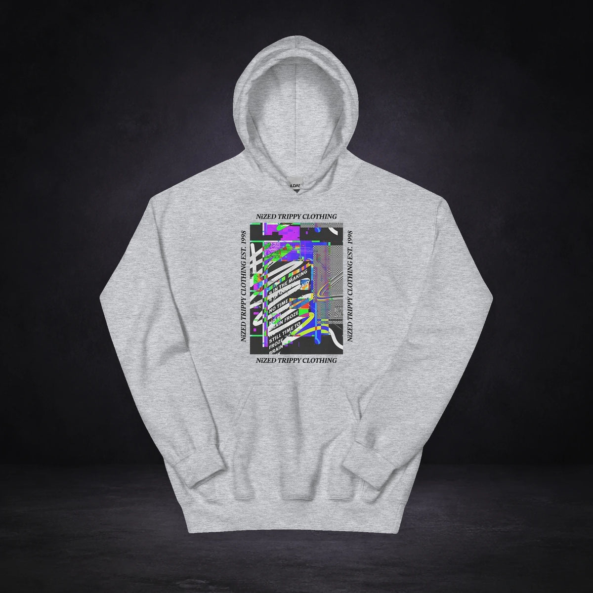 Trippy Graphic Hoodie von NiZED, Vorderansicht mit Designprint vor dunklem Betonhintergrund