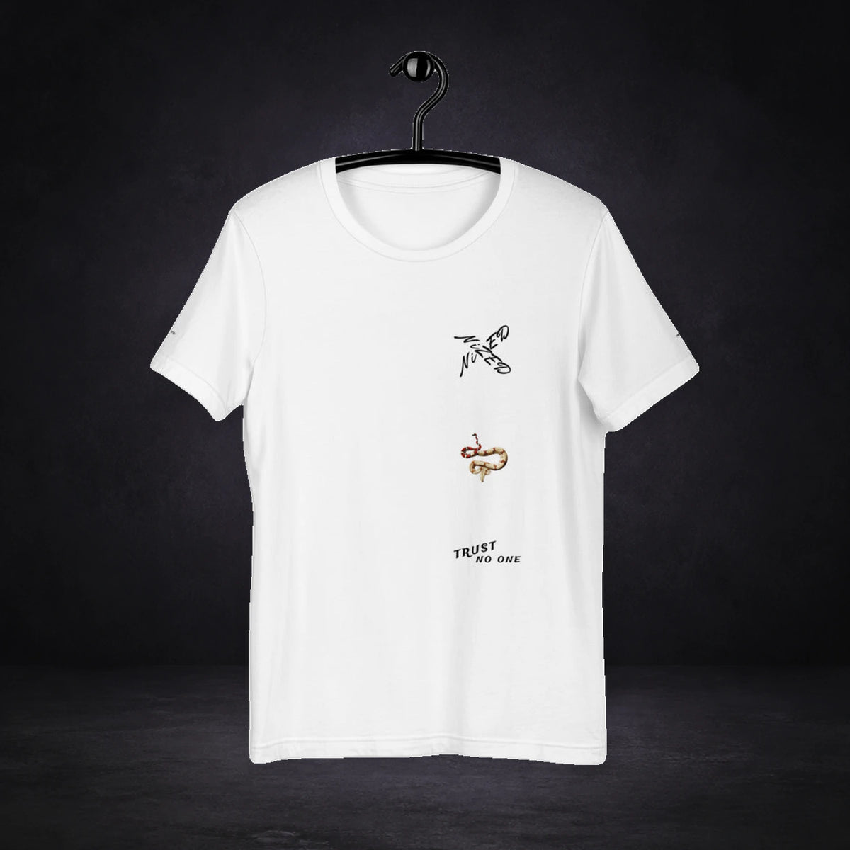 Trust Graphic T-Shirt von NiZED, Vorderansicht mit Designprint vor dunklem Betonhintergrund