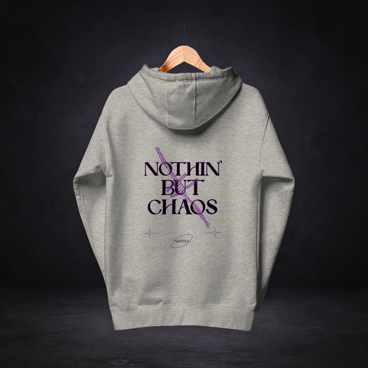 Nothing But Chaos Hoodie von NiZED, Rückansicht mit Designprint vor dunklem Betonhintergrund