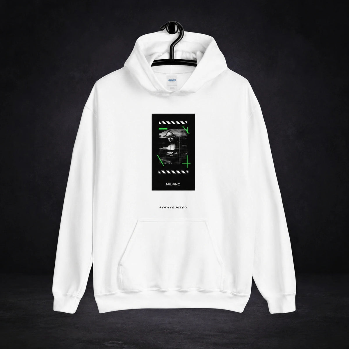 Penale Graphic Hoodie – Vorderansicht auf dunklem Betonhintergrund