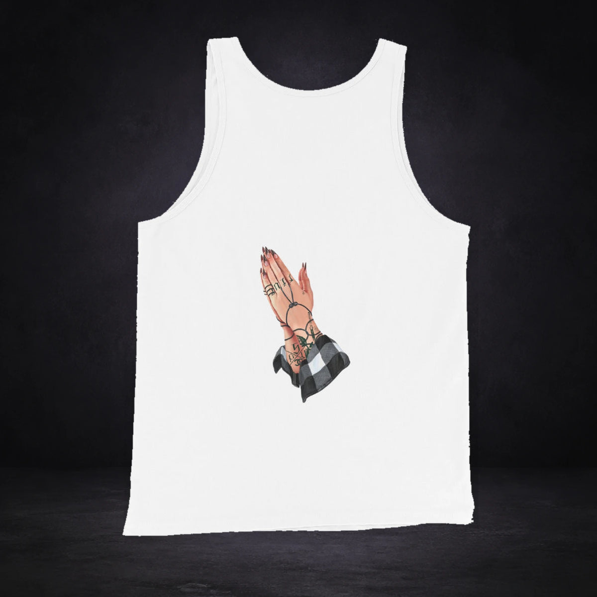 Pray Graphic Tank Top Design 2 von NiZED, Rückansicht mit Designprint vor dunklem Betonhintergrund