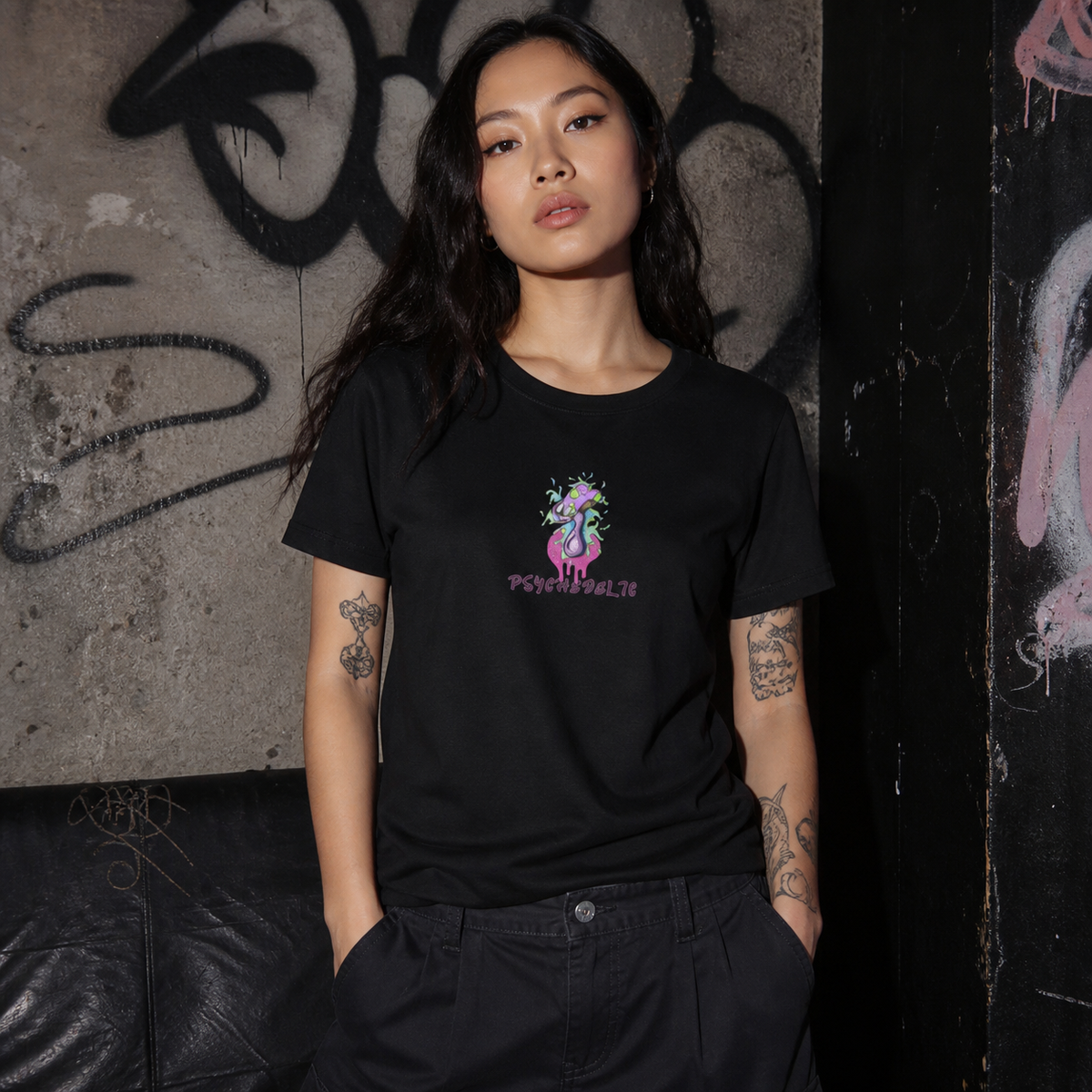 Psychedelic Graphic T-Shirt Damen Model Frontansicht - KI-generierte Darstellung