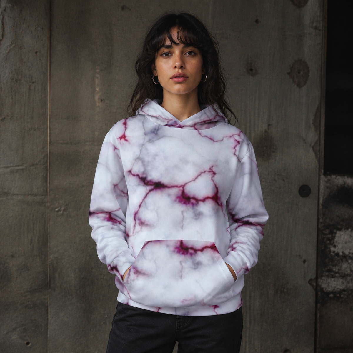Pure Graphic Allover Hoodie Damen Model Frontansicht Berlin – KI-generierte Darstellung