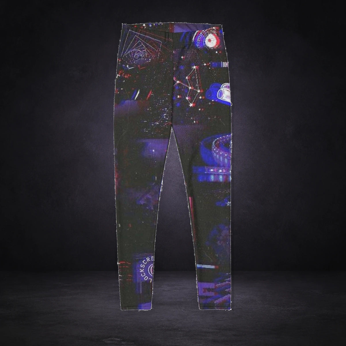 Purple Verse Leggings von NiZED, Produktansicht mit Designprint vor dunklem Betonhintergrund