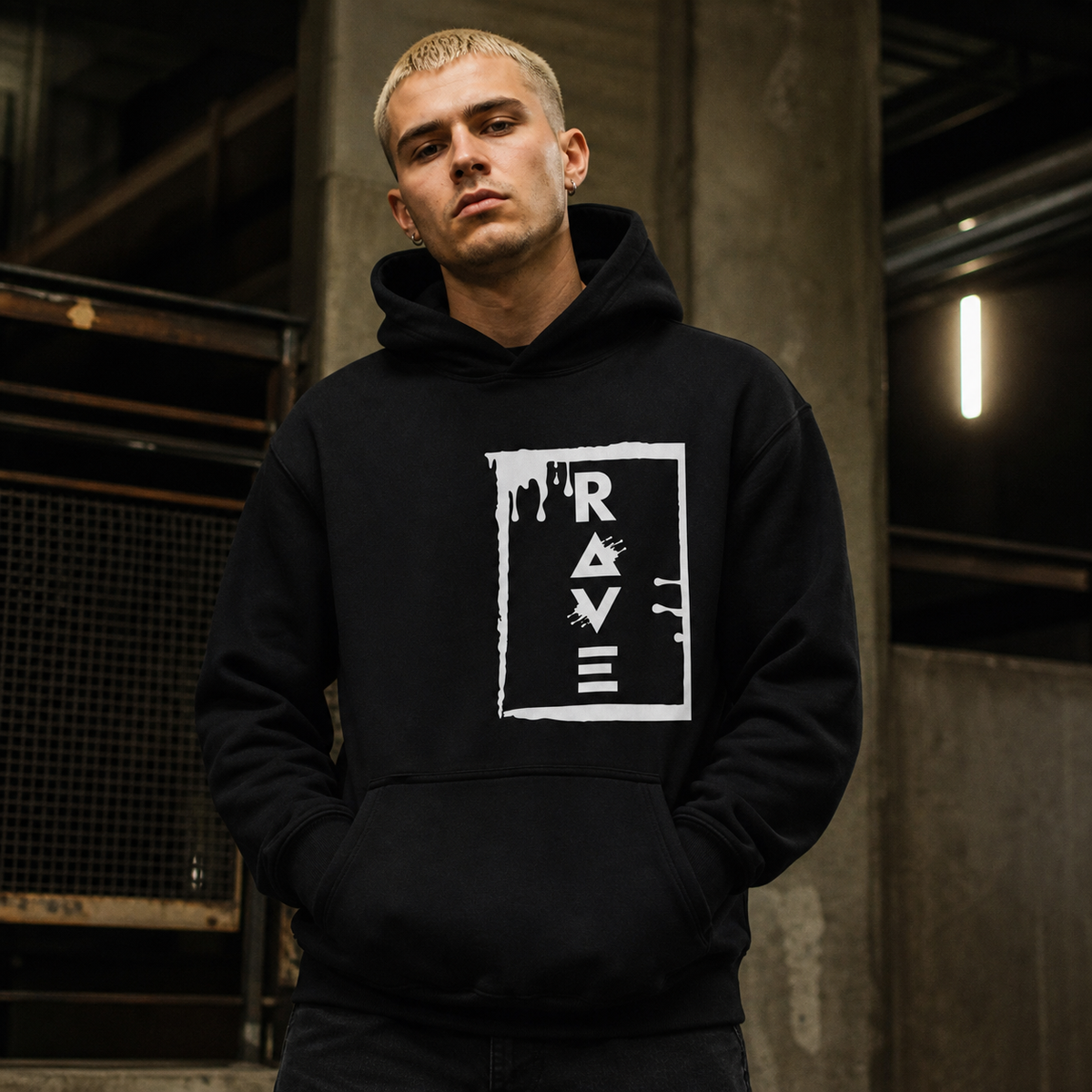 Rave V Hoodie Herren Model Frontansicht Berlin – KI-generierte Darstellung