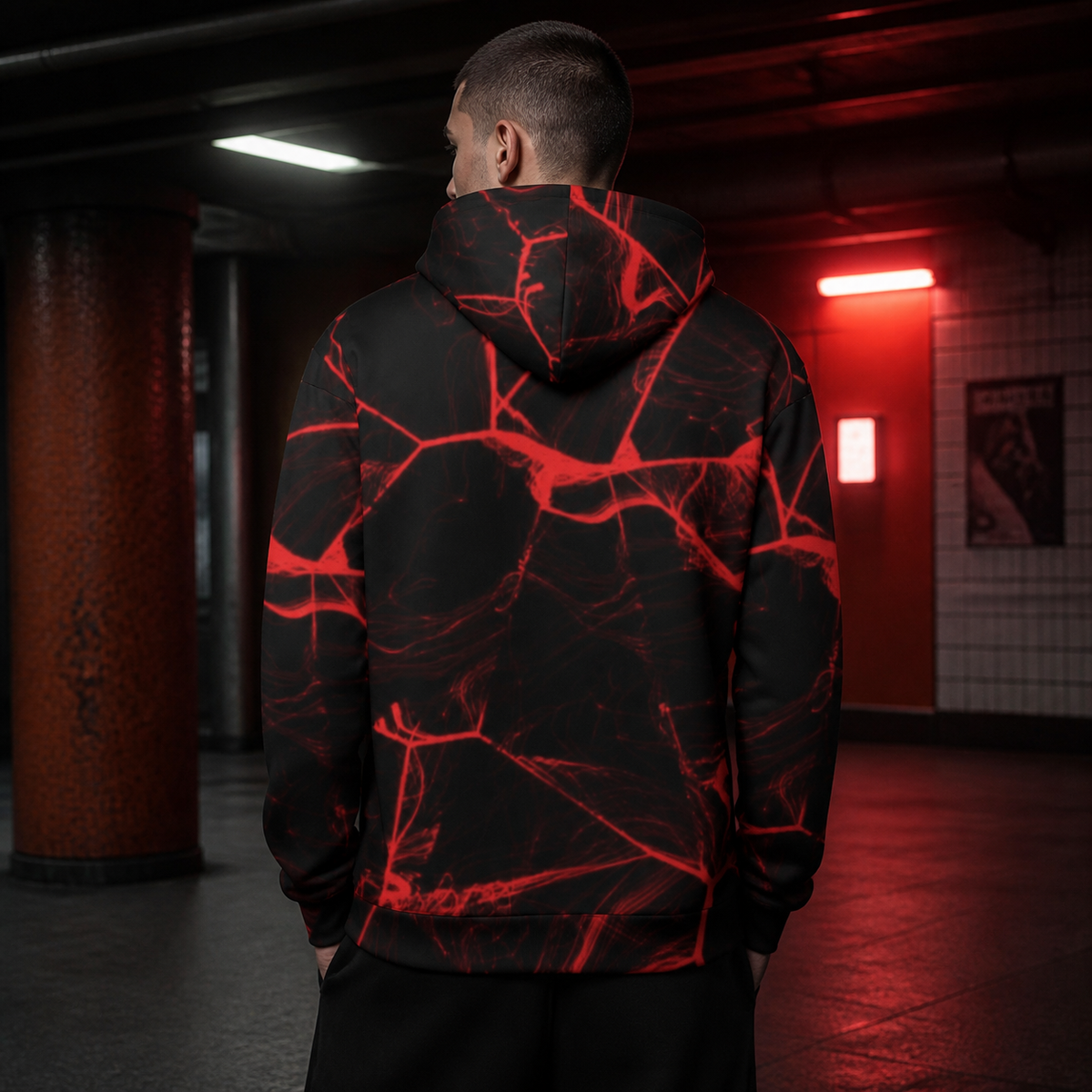 Red Graphic Allover Hoodie Herren Model Rückansicht Berlin – KI-generierte Darstellung