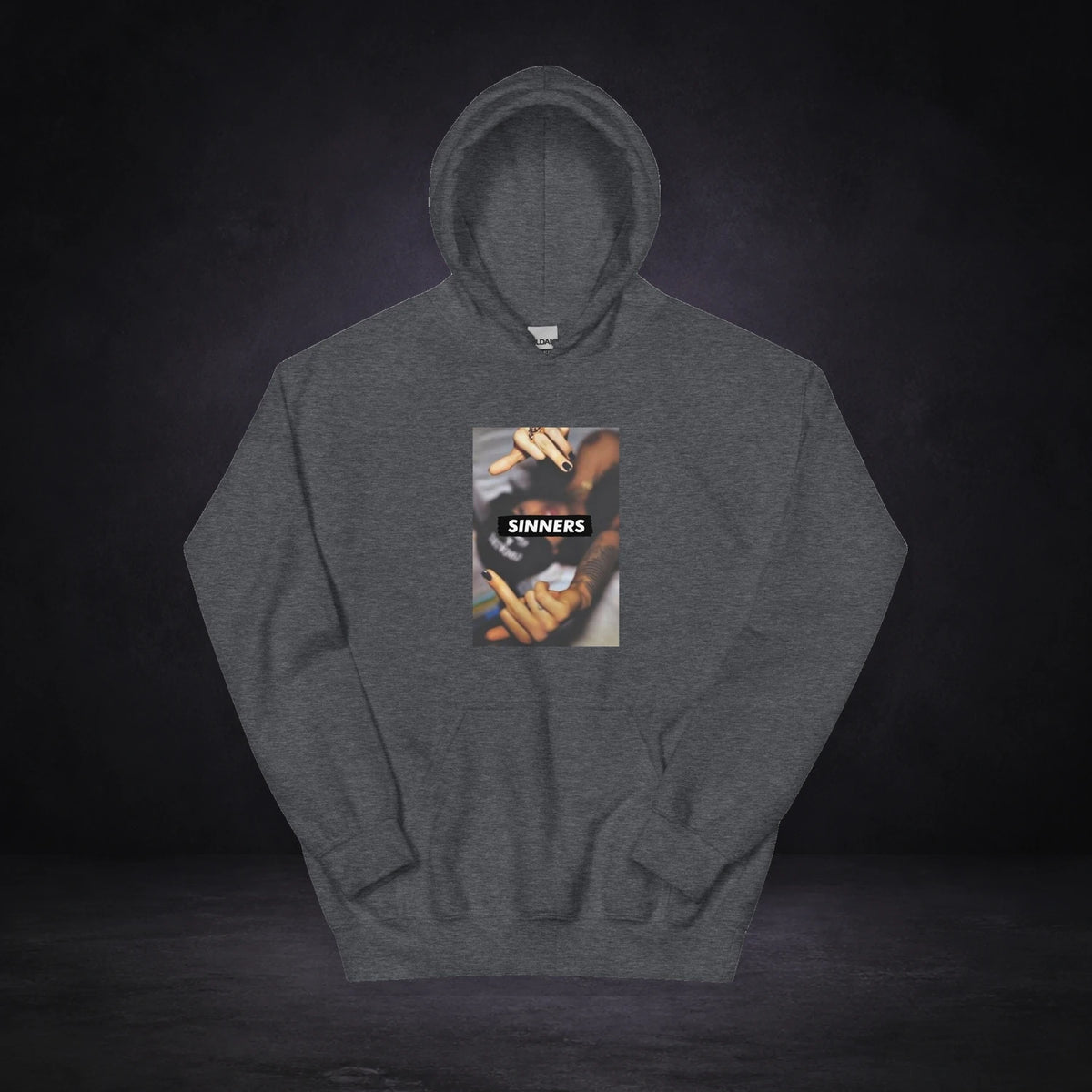 Sinners Graphic Hoodie Design 2 von NiZED, Vorderansicht mit Designprint vor dunklem Betonhintergrund