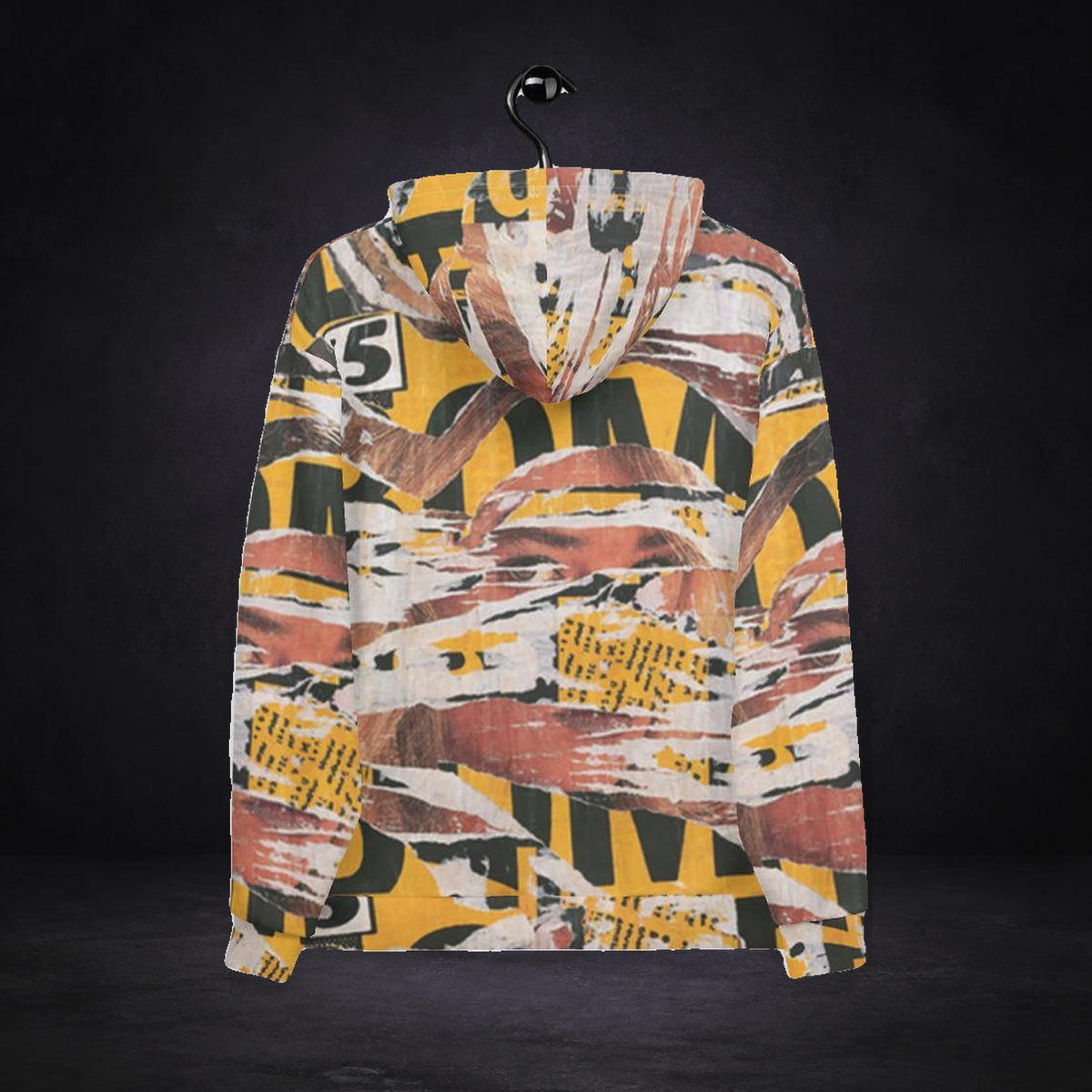 Syprez Graphic Hoodie von NiZED, Rückansicht mit All-over-Print vor dunklem Betonhintergrund