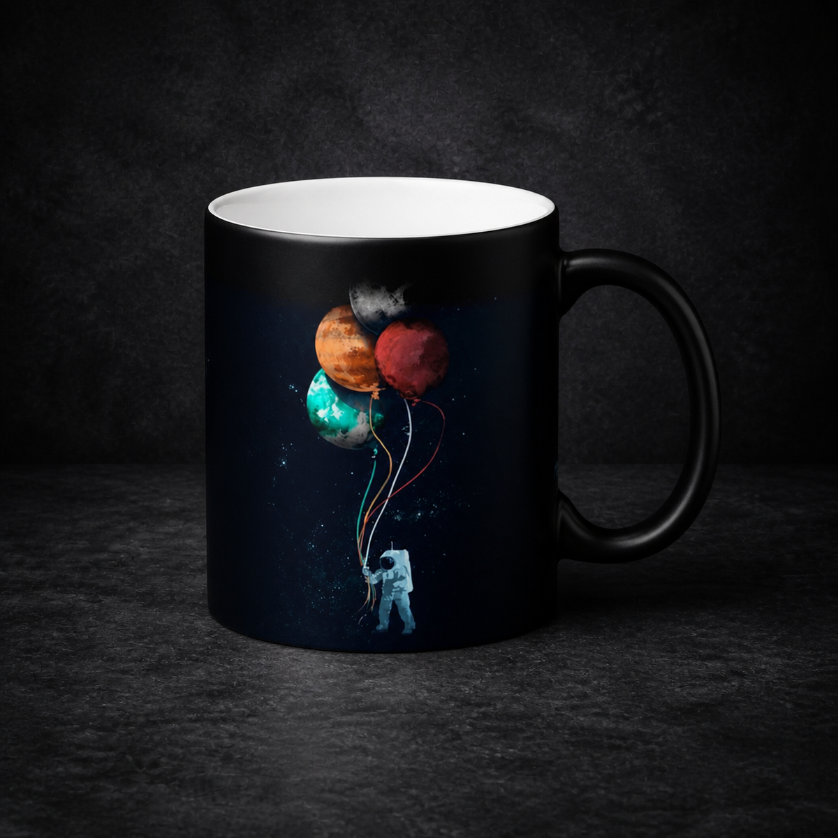 Astronaut Thermo Tasse – neutrales dunkles NiZED Kollektionscover