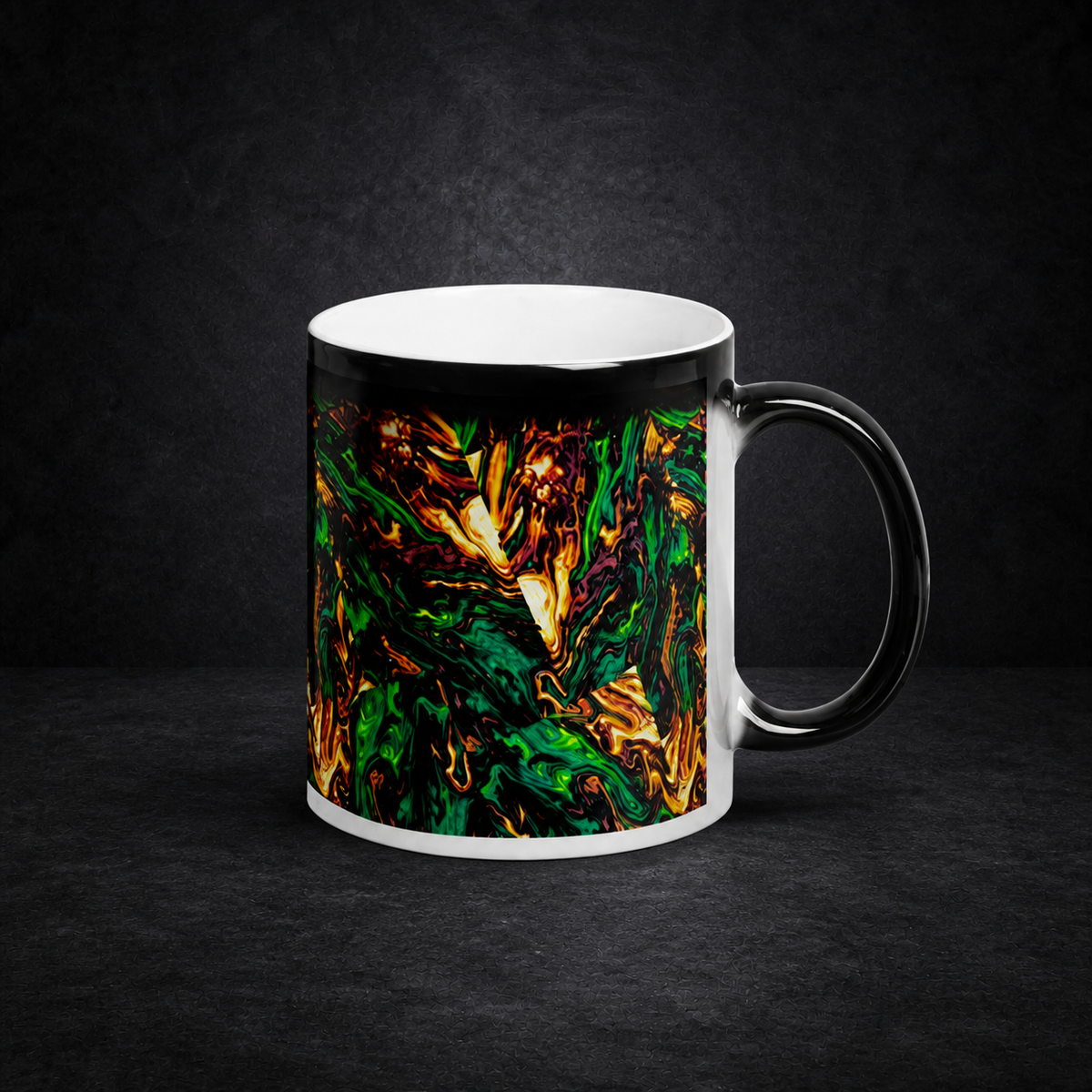 NiZED Vervish Thermo Tasse – Tasse auf dunklem Betonhintergrund