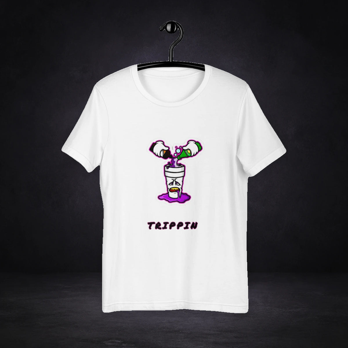 Trippin Purple Mix T-Shirt von NiZED, Vorderansicht mit Designprint vor dunklem Betonhintergrund