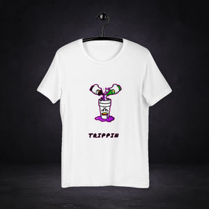 Trippin Purple Mix T-Shirt von NiZED, Vorderansicht mit Designprint vor dunklem Betonhintergrund